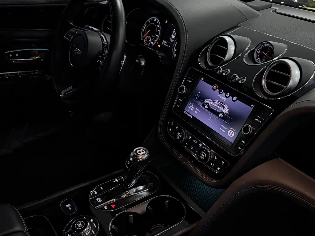 Bentley Bentayga PHEV — миниатюра 4