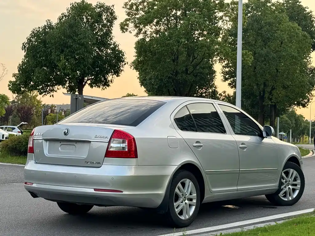 Skoda Octavia 2014 1.6L AT