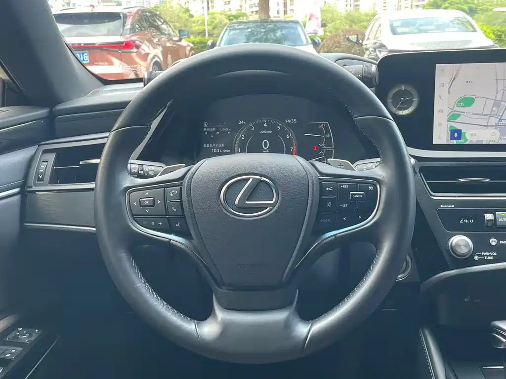 Lexus ES 2023 260