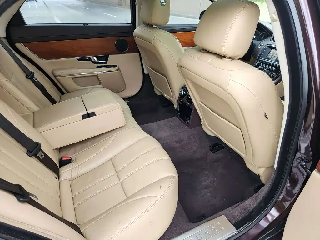 Jaguar XJ — миниатюра 17