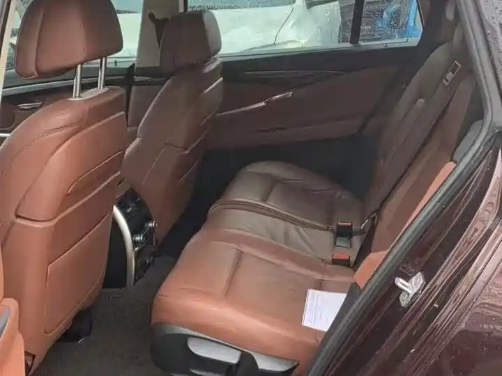 BMW 5 Series GT — миниатюра 7