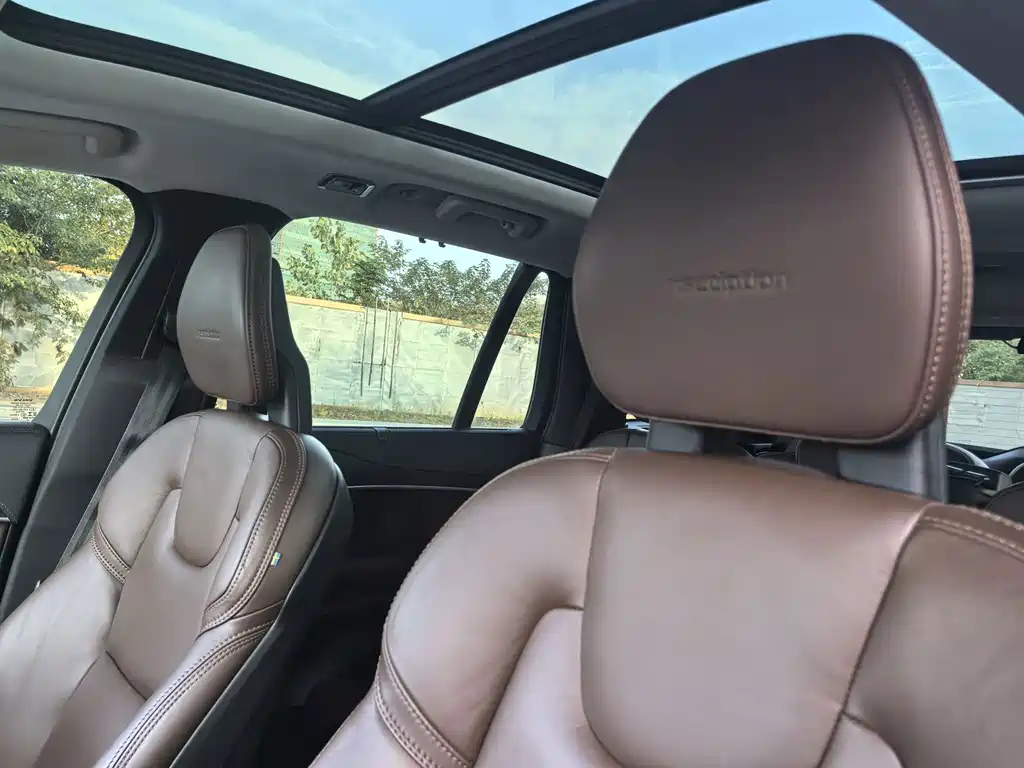 Volvo XC90 — миниатюра 10