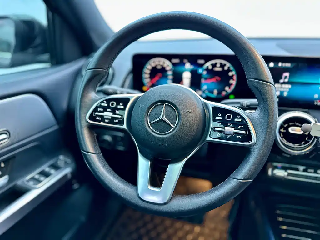 Mercedes-Benz GLB — миниатюра 9