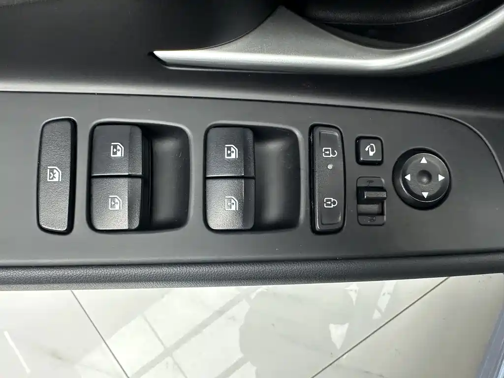 Hyundai Elantra — миниатюра 14