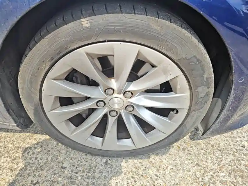Tesla Model S — миниатюра 4
