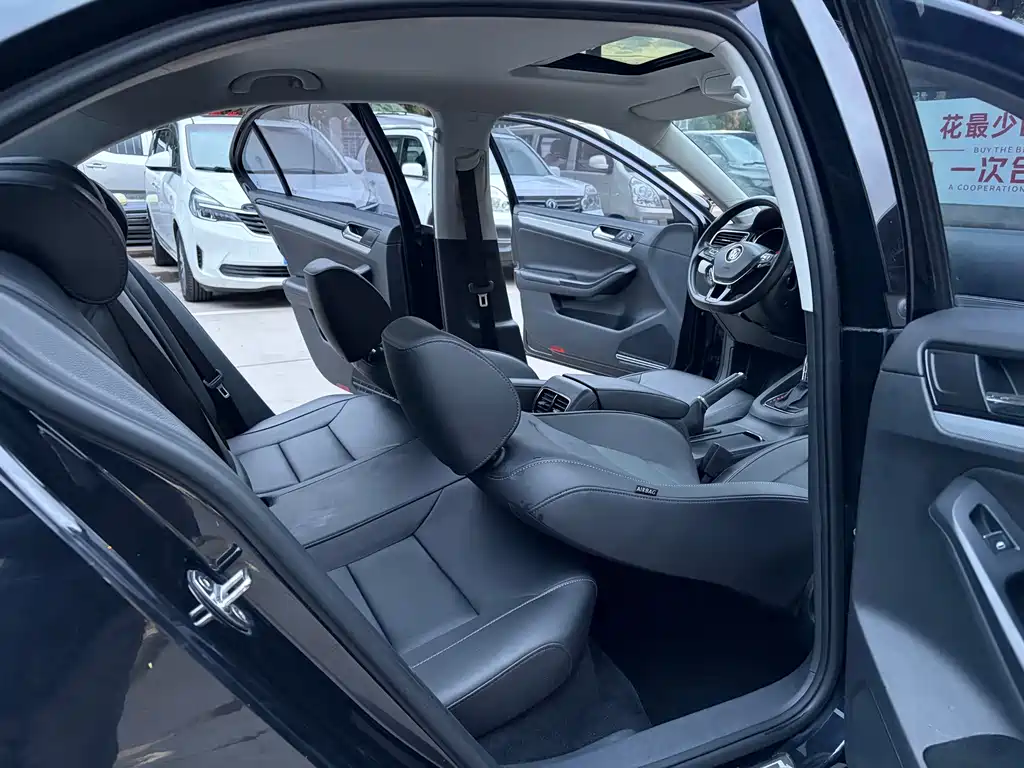 Volkswagen Sagitar — миниатюра 7