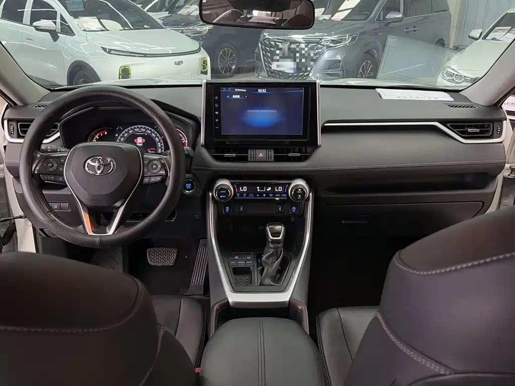 Toyota RAV4 — миниатюра 6