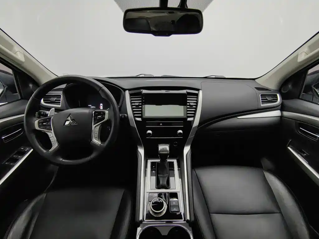 Mitsubishi Pajero Sport (Import) — миниатюра 5