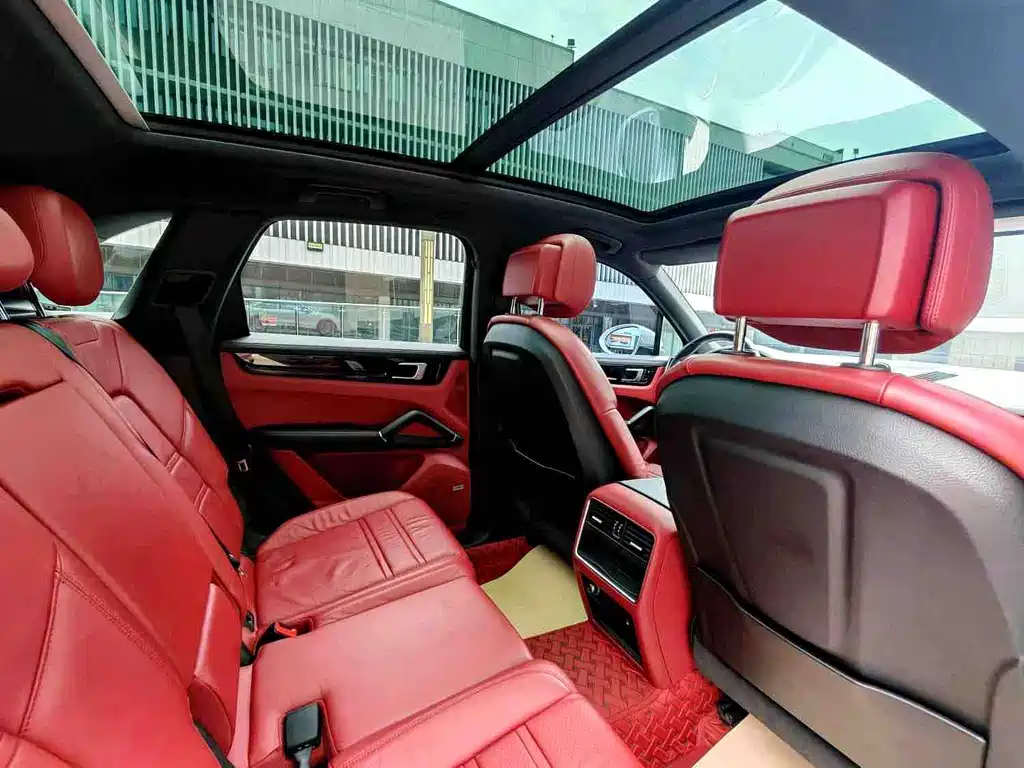 Porsche Cayenne — миниатюра 10