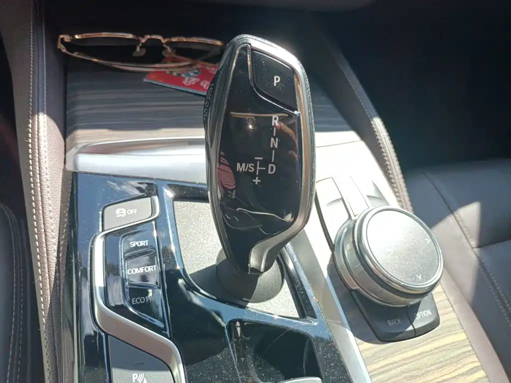 BMW 5 Series — миниатюра 7