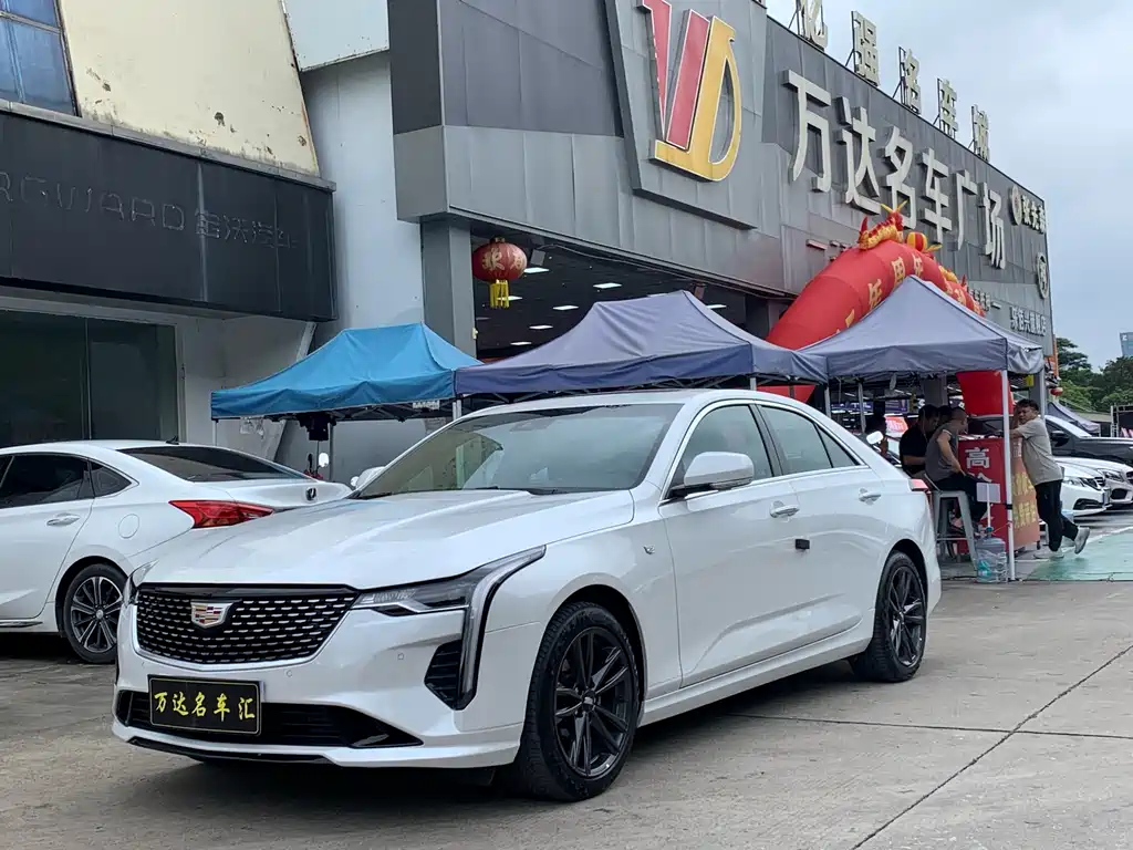 Cadillac CT4 2025
