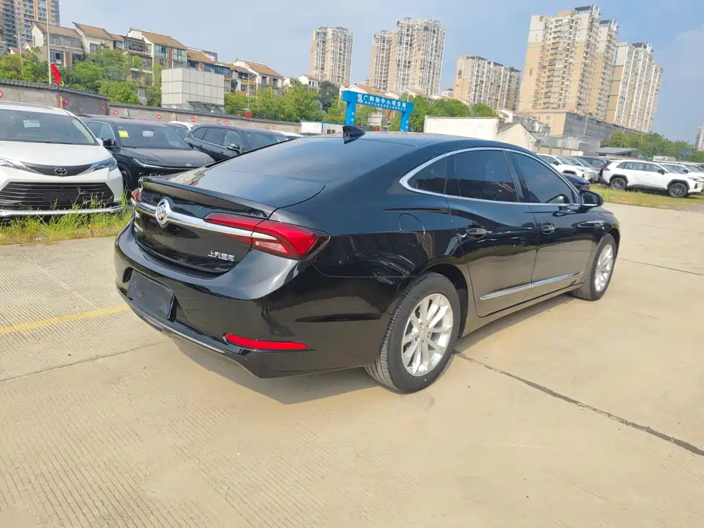 Buick LaCrosse — миниатюра 10