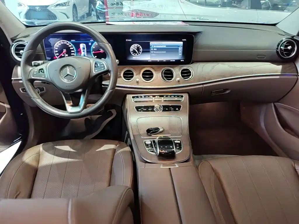 Mercedes-Benz E-Class — миниатюра 10