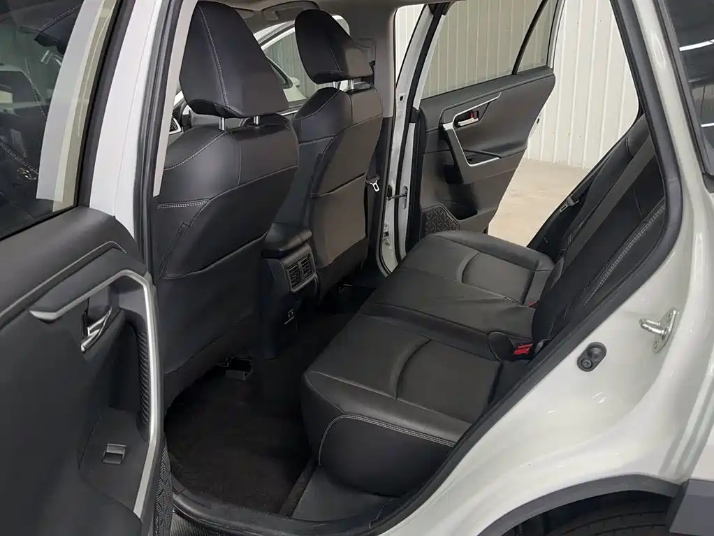 Toyota RAV4 — миниатюра 19