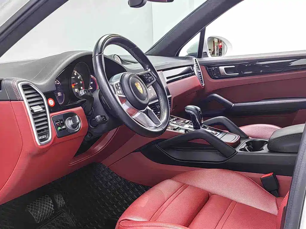 Porsche Cayenne — миниатюра 7