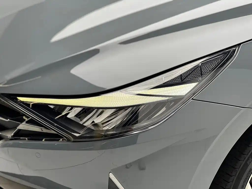 Hyundai Elantra — миниатюра 17