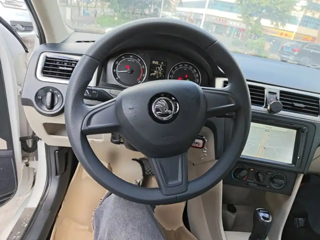 Skoda Rapid Spaceback — миниатюра 11
