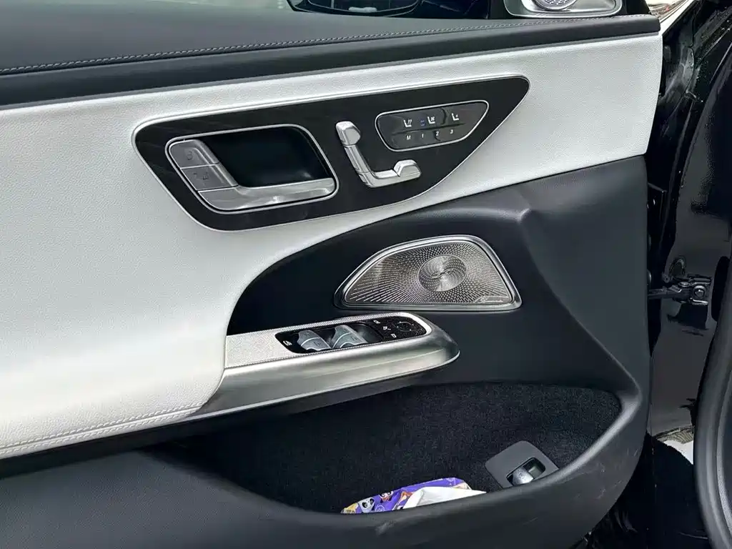 Mercedes-Benz E-Class — миниатюра 5