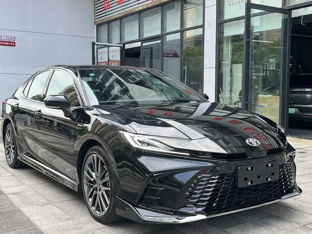 Toyota Camry — миниатюра 2