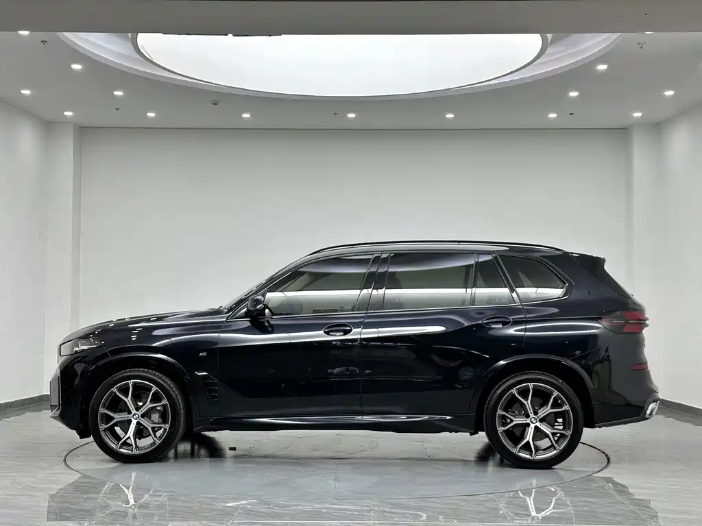 BMW X5 2023 xDrive 30Li Premium M Sport