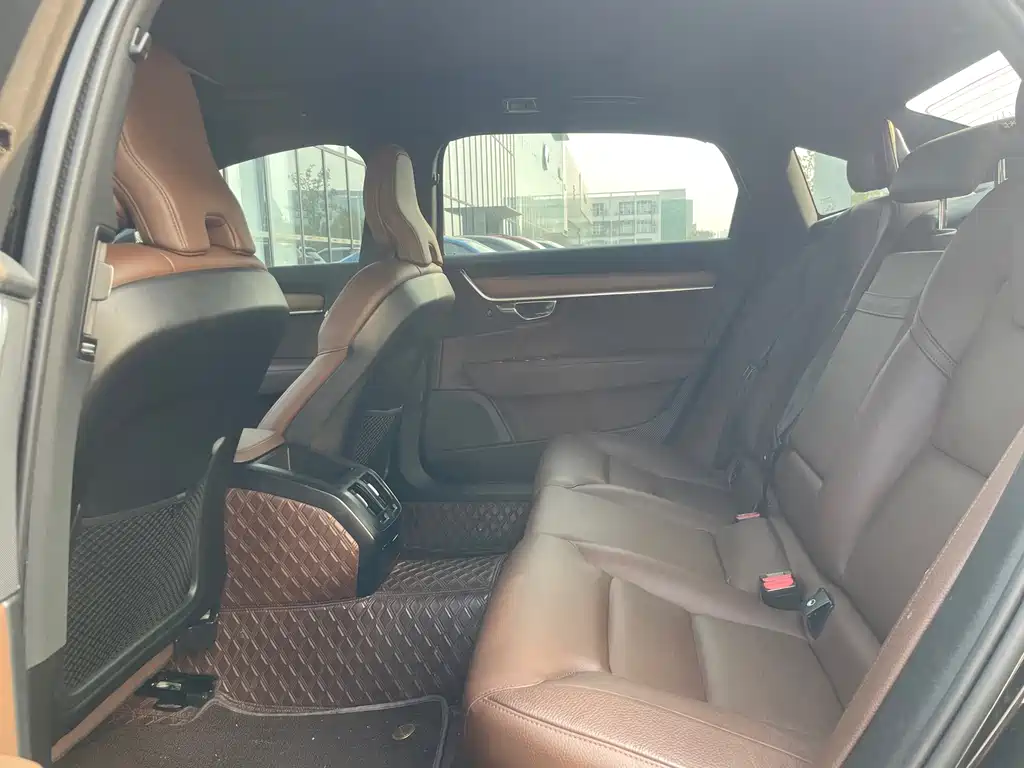 Volvo S90 — миниатюра 7