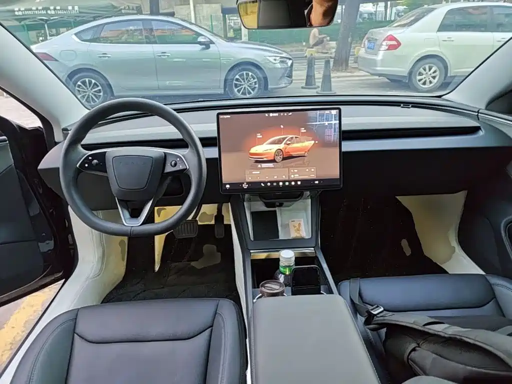 Tesla Model 3 — миниатюра 10