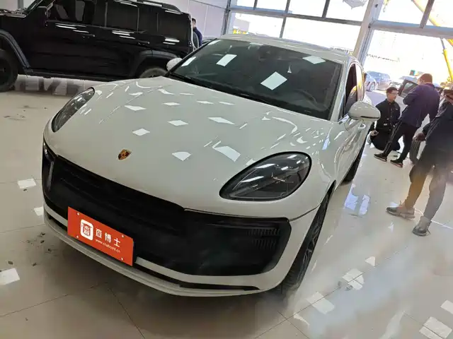 PORSCHE MACAN 2023