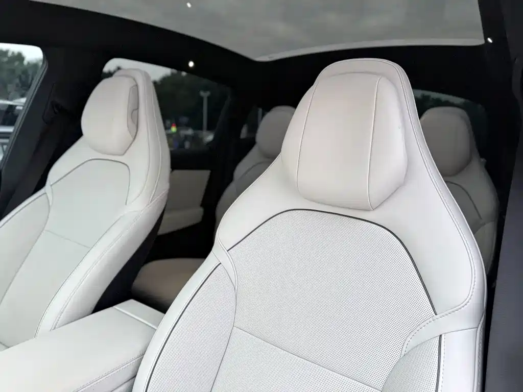 Tesla Model Y L — миниатюра 7