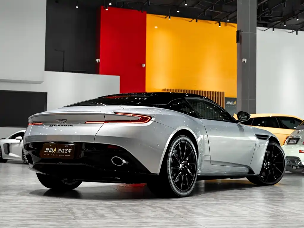 Aston Martin DB11 — миниатюра 7