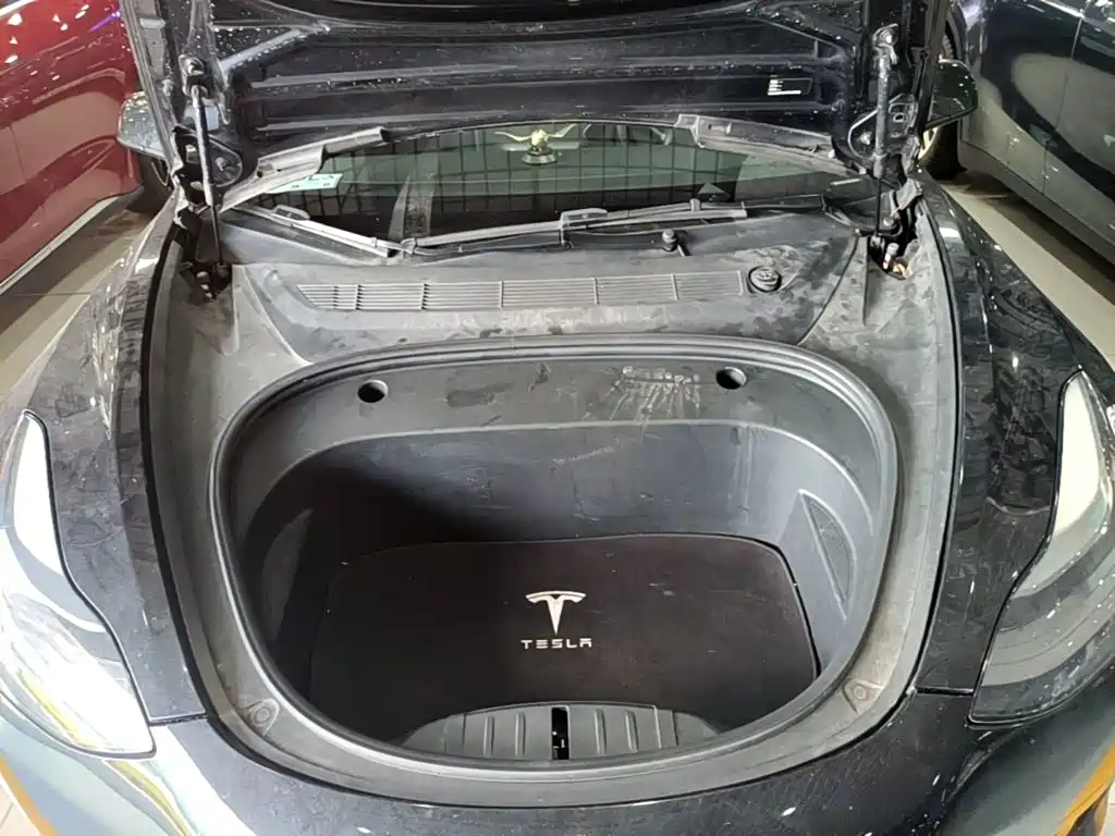 Tesla Model 3 — миниатюра 20