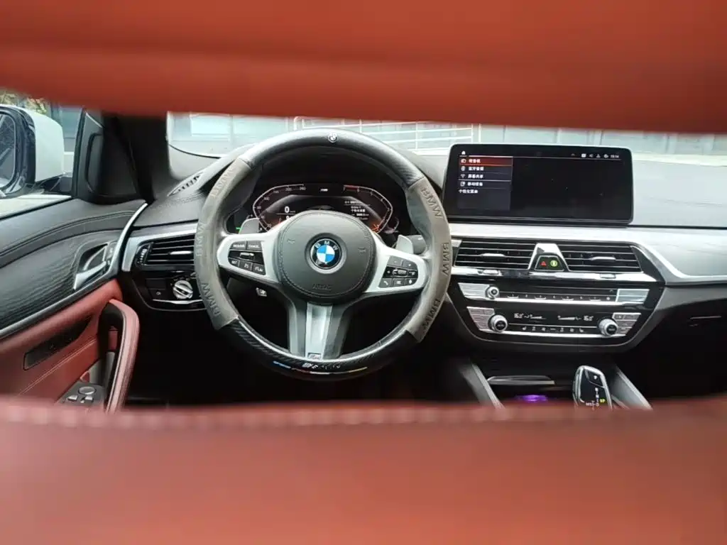 BMW 5 Series — миниатюра 11