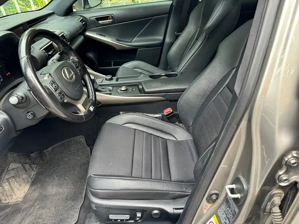 Lexus IS 2017 300 F SPORT