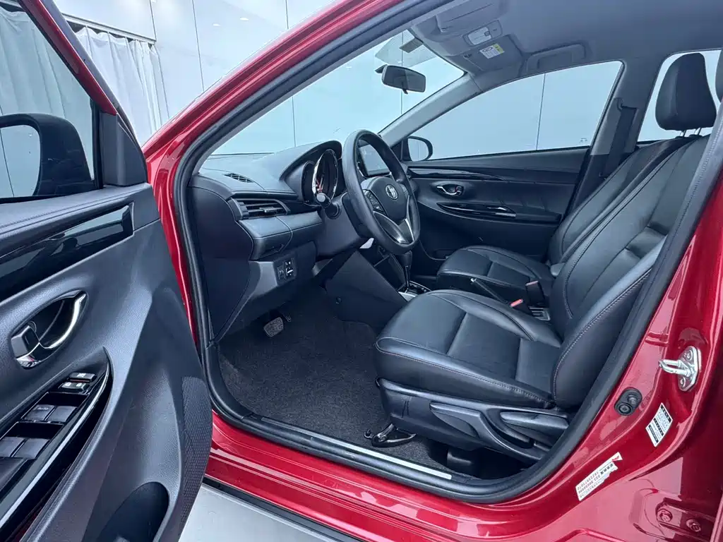 Toyota Yaris L — миниатюра 7