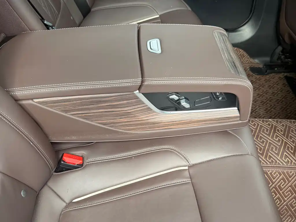 BMW 5 Series — миниатюра 15