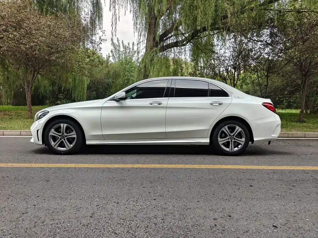 Mercedes-Benz C-Class — миниатюра 15