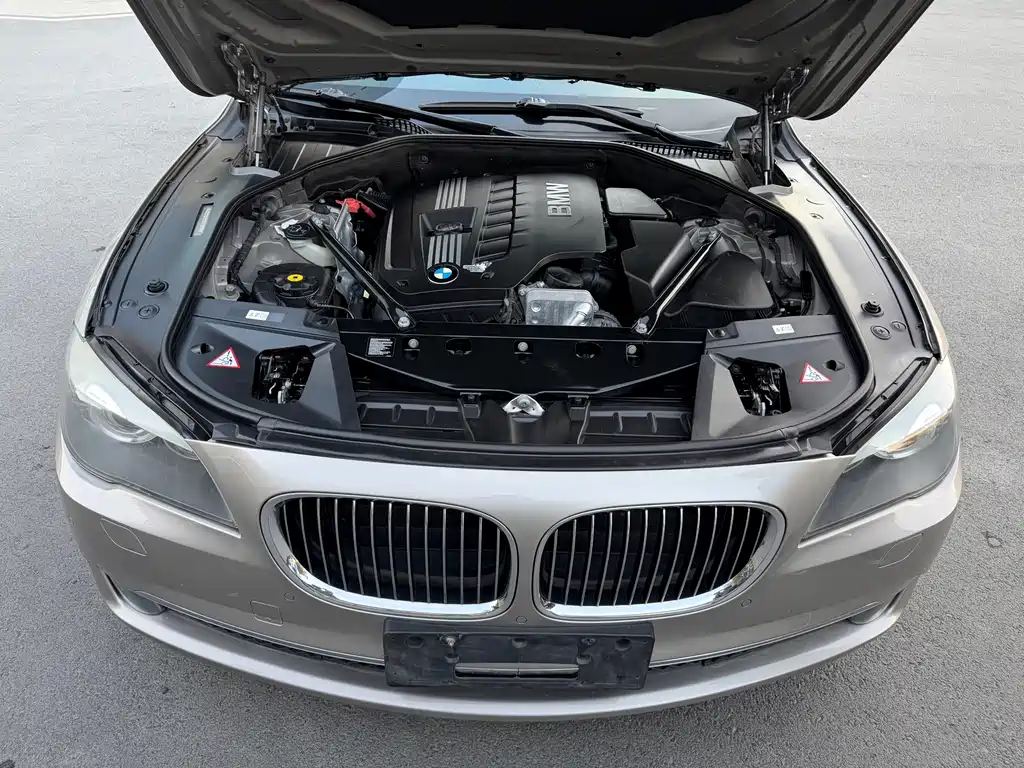BMW 7 Series — миниатюра 17