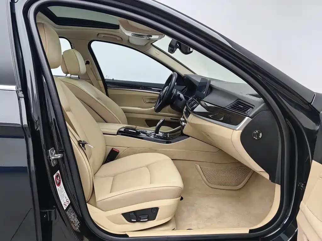 BMW 5 Series — миниатюра 23