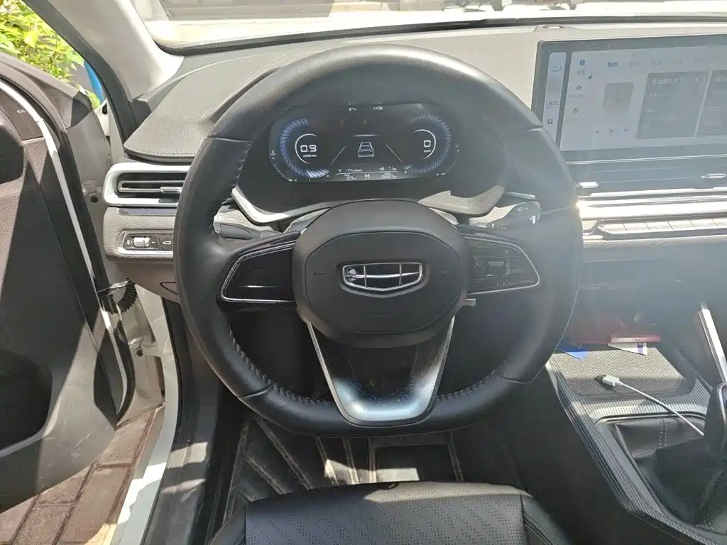 Geely Emgrand - фото 3