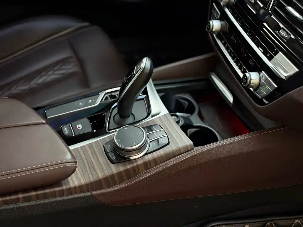 BMW 5 Series — миниатюра 15