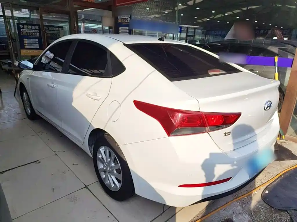 Hyundai Verna — миниатюра 5