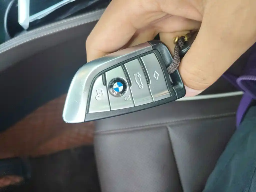 BMW 5 Series — миниатюра 12