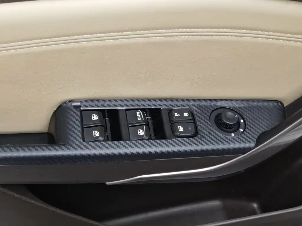 Baojun 310W — миниатюра 9