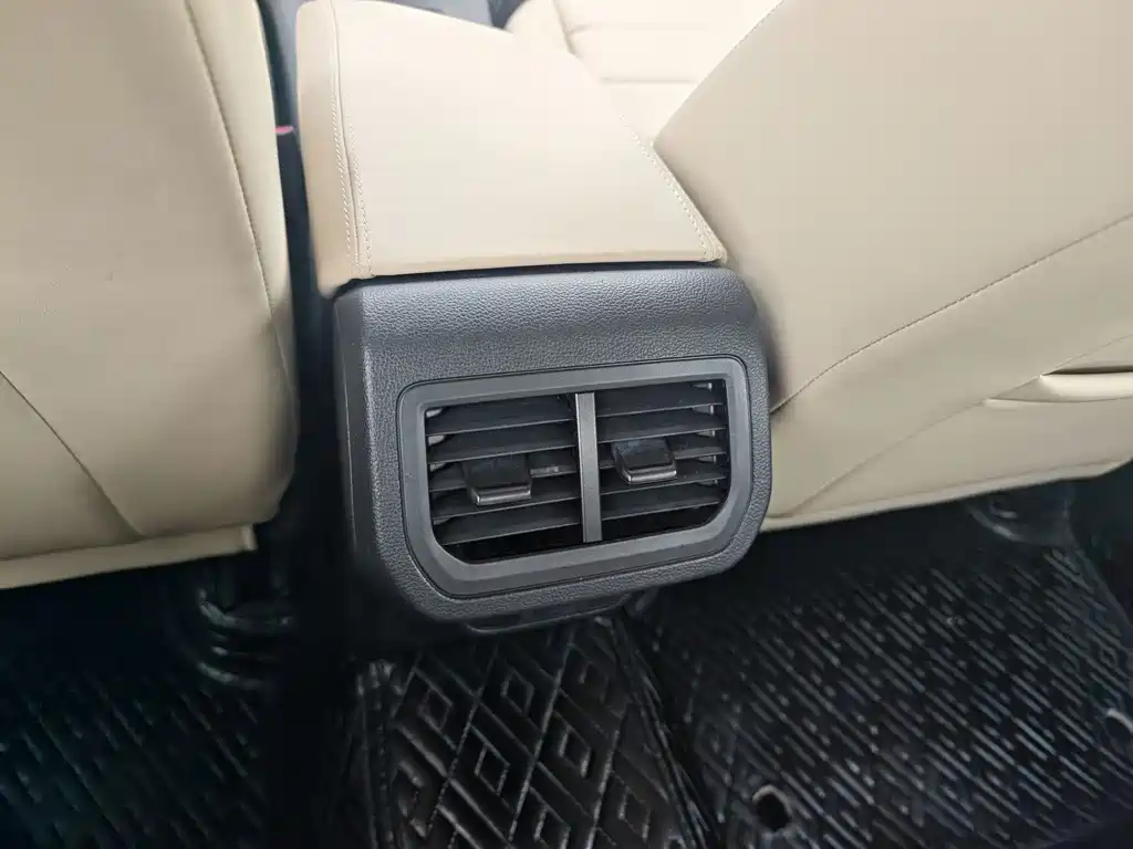 Volkswagen Lavida — миниатюра 11