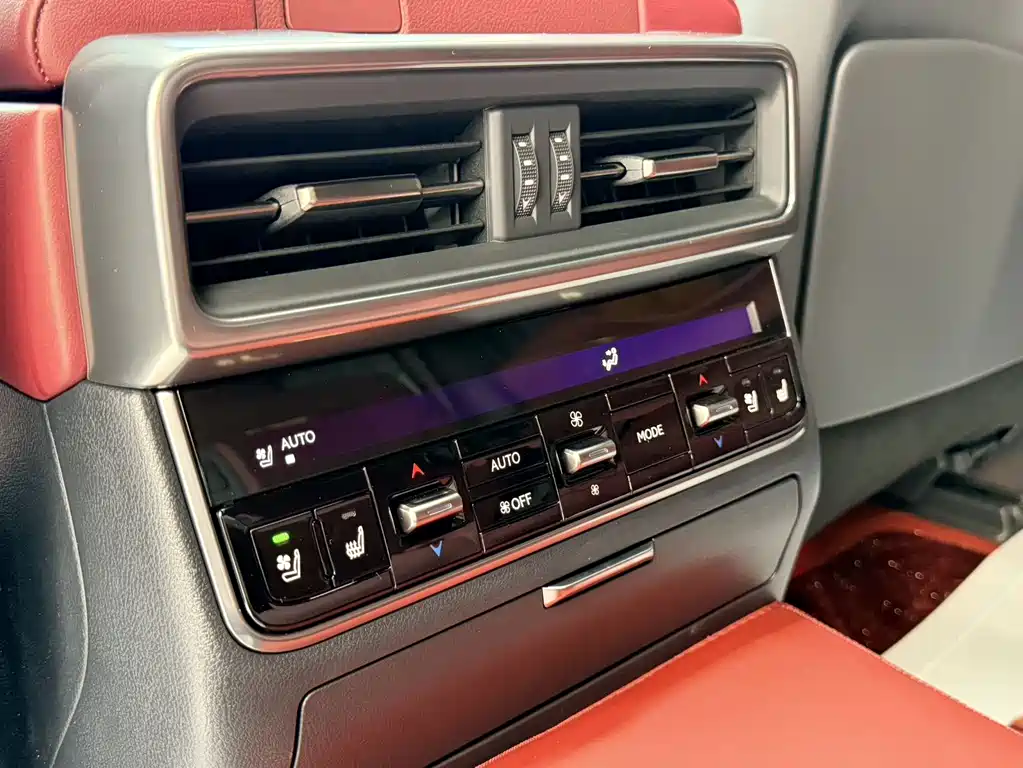 Lexus LX — миниатюра 12