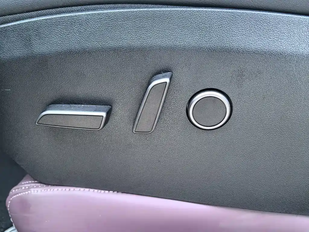 Tesla Model Y — миниатюра 23
