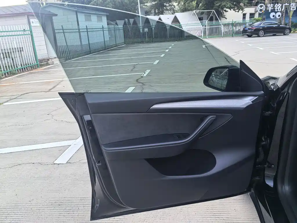 Tesla Model Y — миниатюра 25
