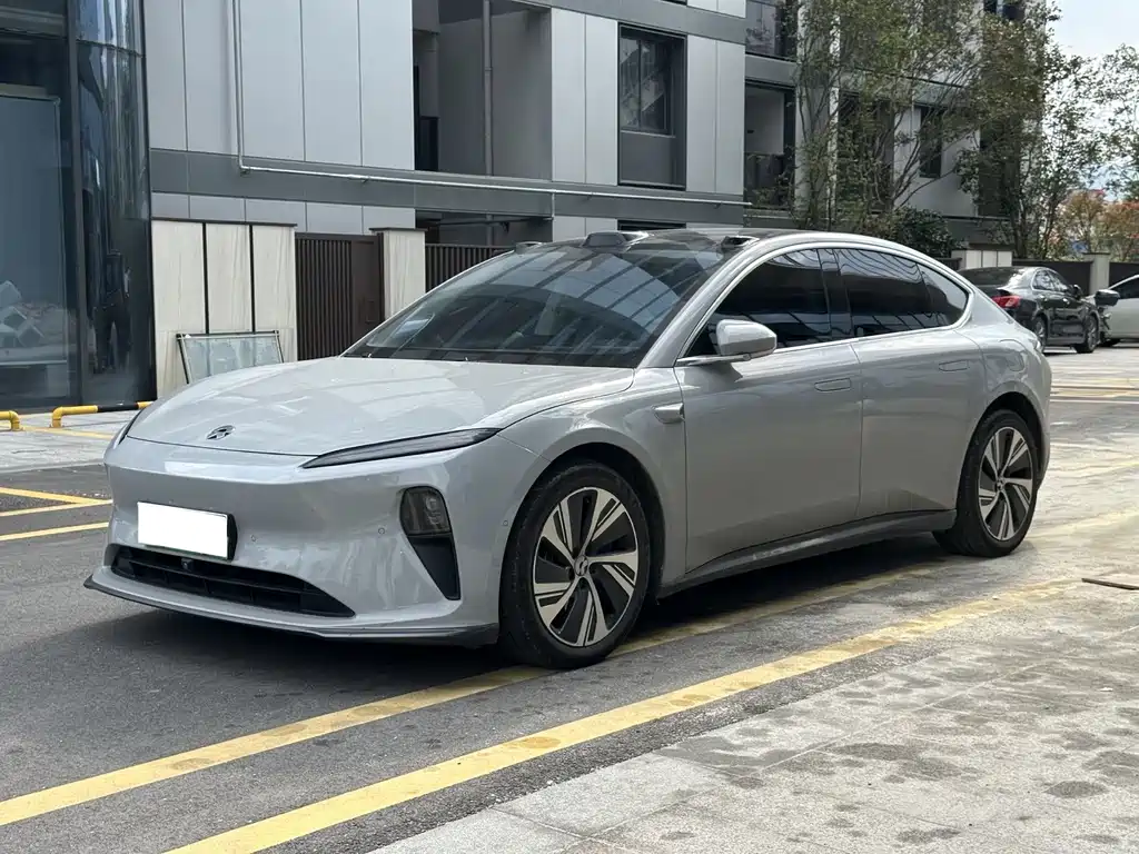 NIO ET5
