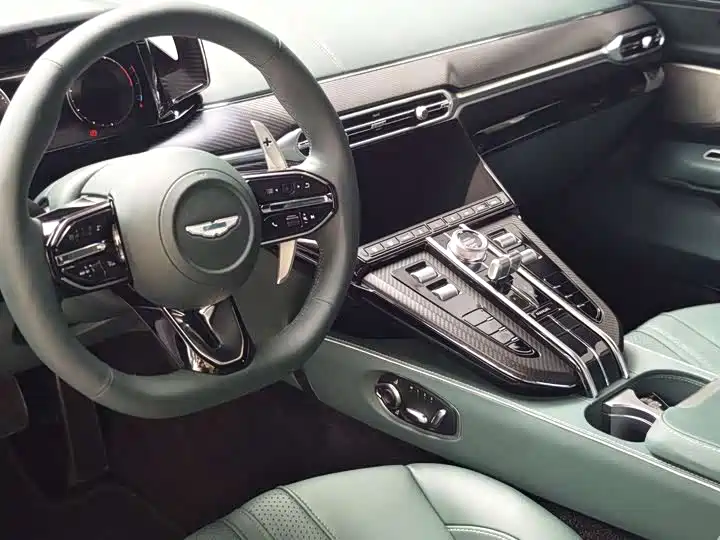 Aston Martin V8 Vantage — миниатюра 11