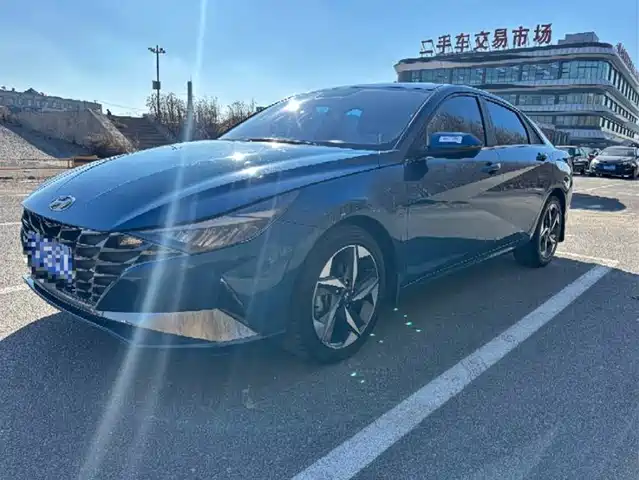 HYUNDAI ELANTRA