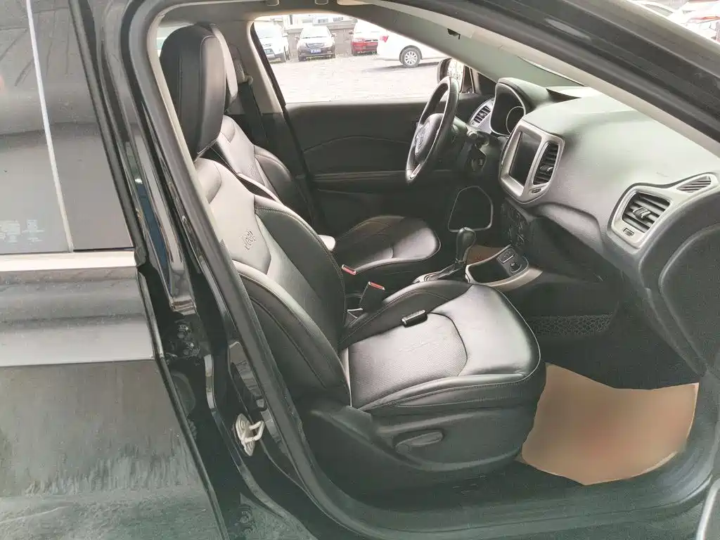 Jeep Compass — миниатюра 20